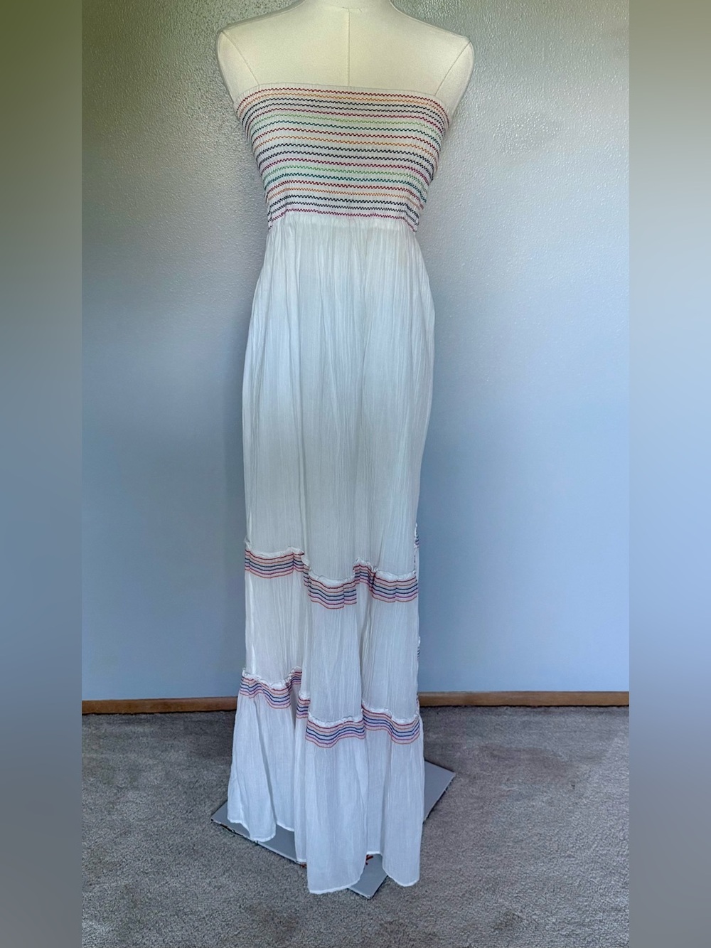 White Strapless Tiered Maxi Dress M Multicolor Smocked Bodice Embroidered - Picture 3 of 10